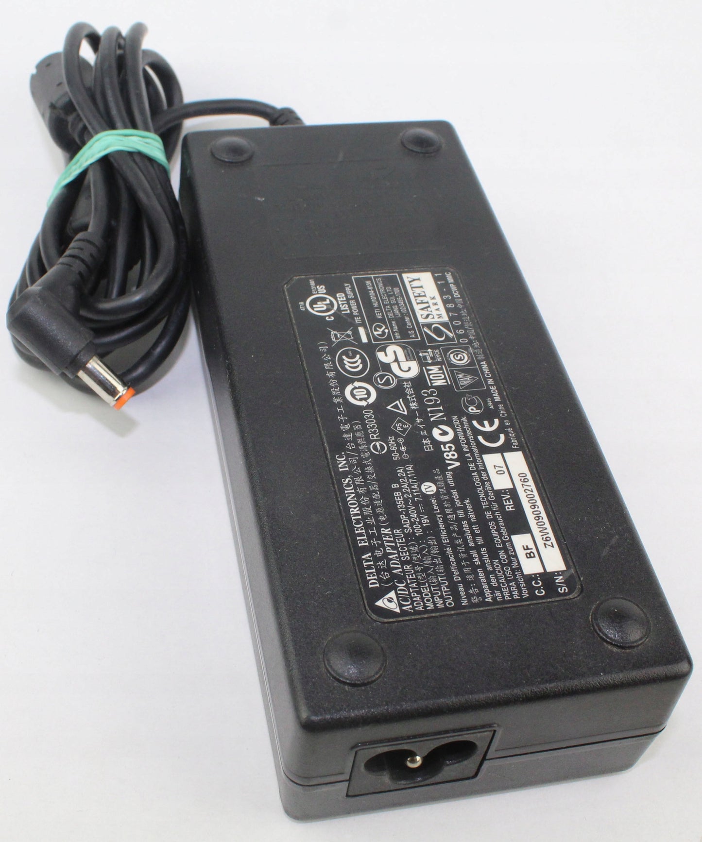 Zasilacz Delta SADP-135EB B 19V 7.11A 5.5x2.5